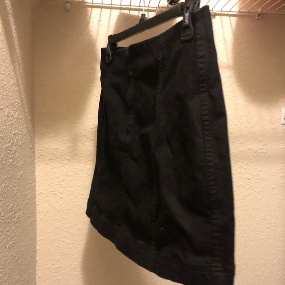 Black skirt - Picture 3 of 3